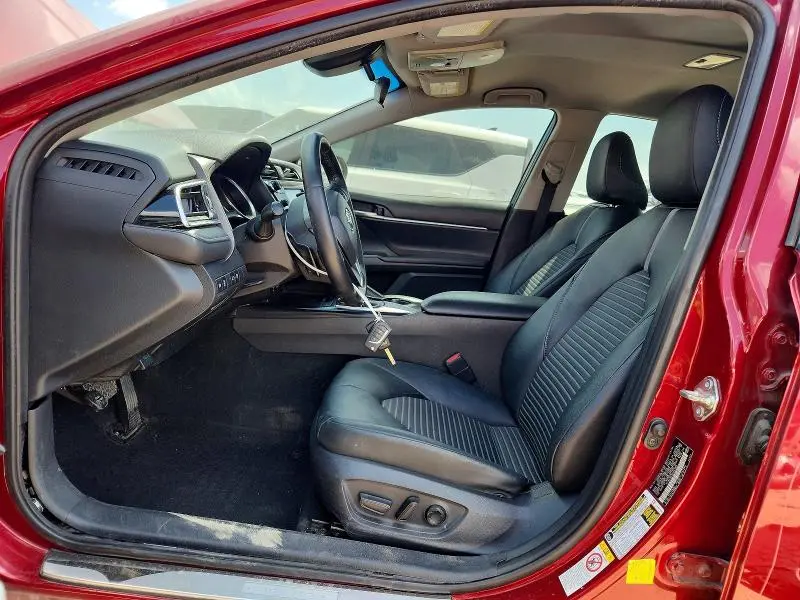 2018 TOYOTA CAMRY SE  