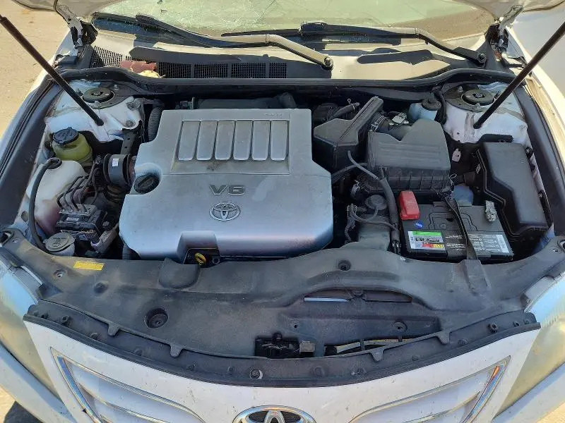2011 TOYOTA CAMRY LE V6  