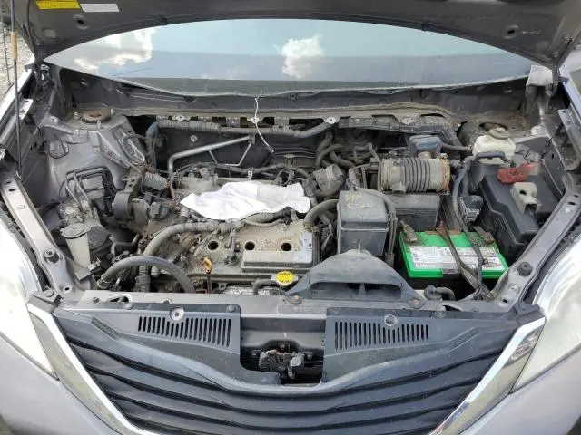 2011 TOYOTA SIENNA LE
