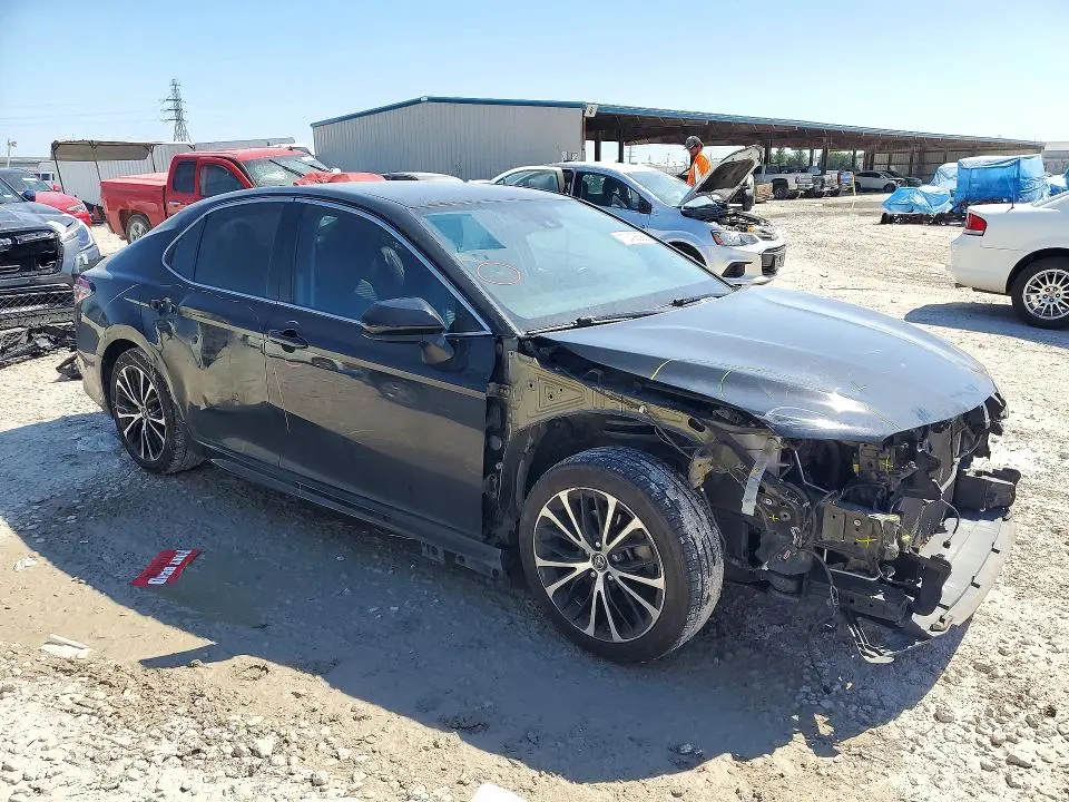 2019 TOYOTA CAMRY SE  