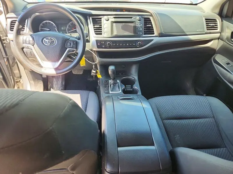 2016 TOYOTA HIGHLANDER LE  