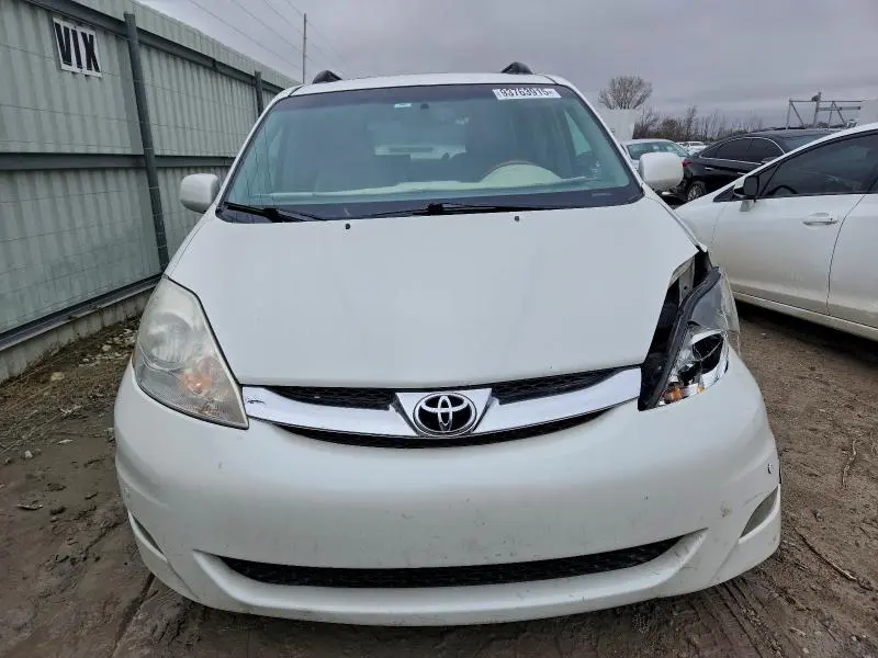 2010 TOYOTA SIENNA XLE  