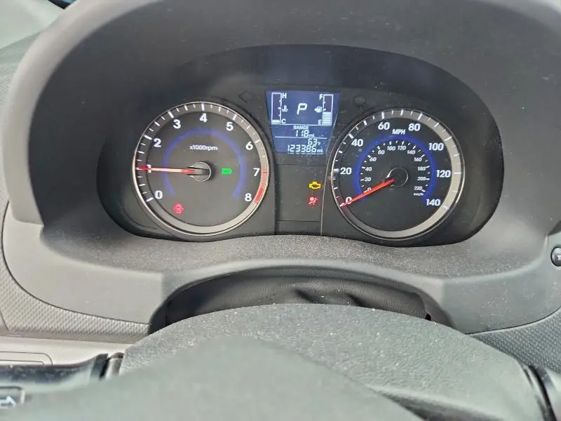 2015 HYUNDAI ACCENT GLS  