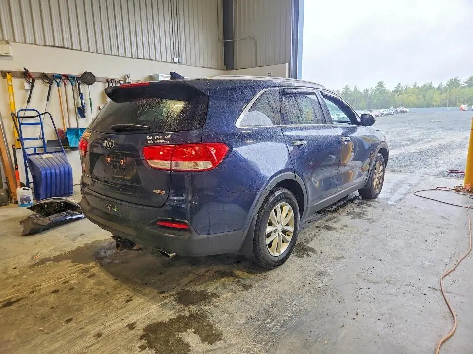 2017 KIA SORENTO LX  
