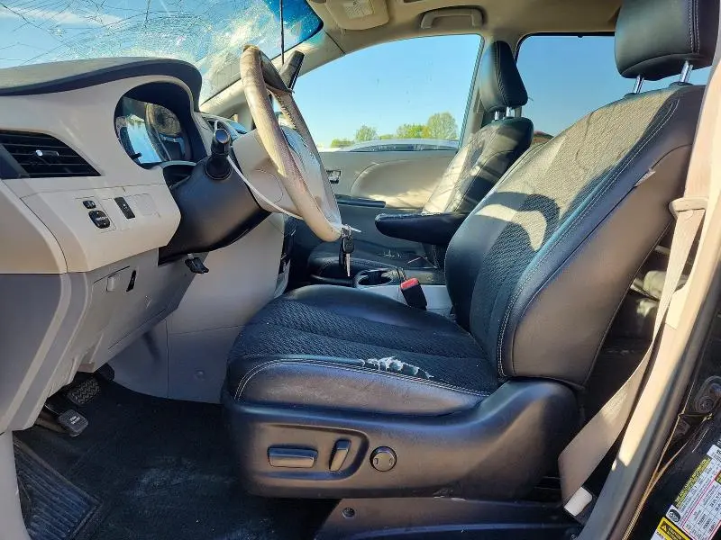 2013 TOYOTA SIENNA SPORT  