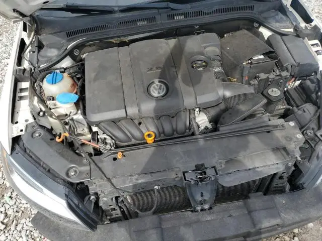 2011 VOLKSWAGEN JETTA SE  