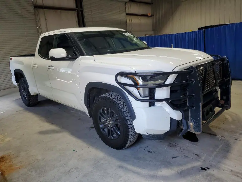 2023 TOYOTA TUNDRA SR5  