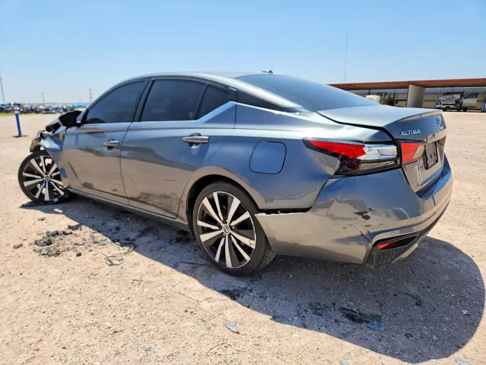 2022 NISSAN ALTIMA SR  