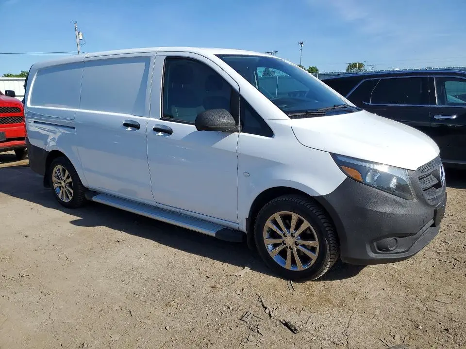2017 MERCEDES-BENZ METRIS   