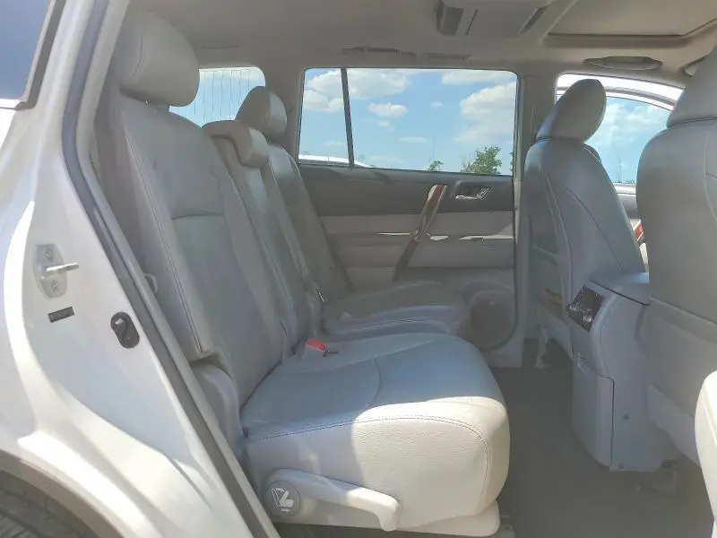 2013 TOYOTA HIGHLANDER LIMITED  