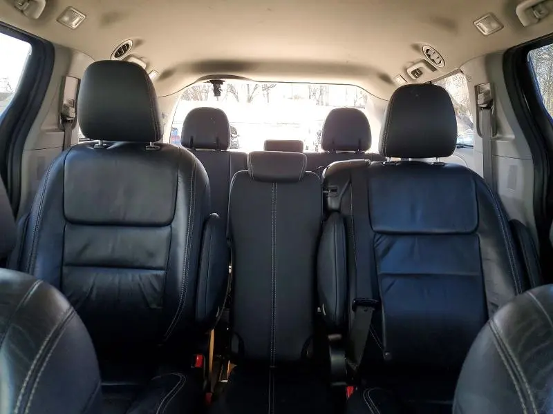 2017 TOYOTA SIENNA SE  