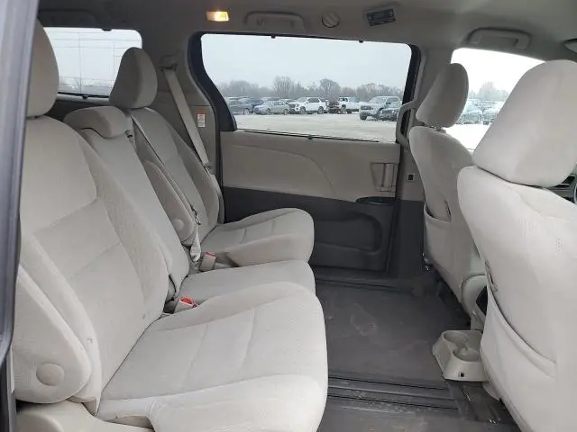 2015 TOYOTA SIENNA LE  