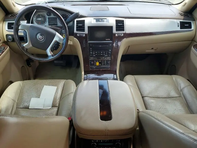 2010 CADILLAC ESCALADE LUXURY  
