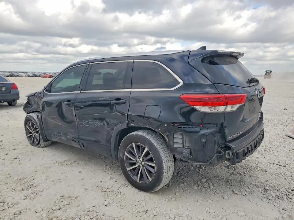 2018 TOYOTA HIGHLANDER XLE  