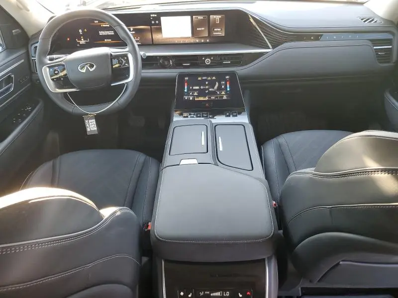 2025 INFINITI QX80 LUXE  