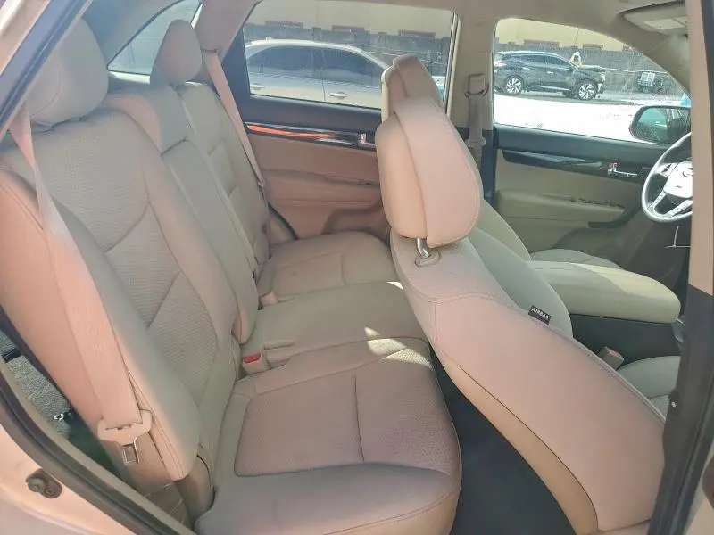 2011 KIA SORENTO BASE  