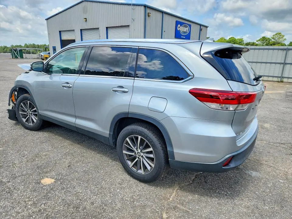 2019 TOYOTA HIGHLANDER XLE  