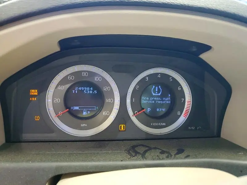 2010 VOLVO XC70 3.2  
