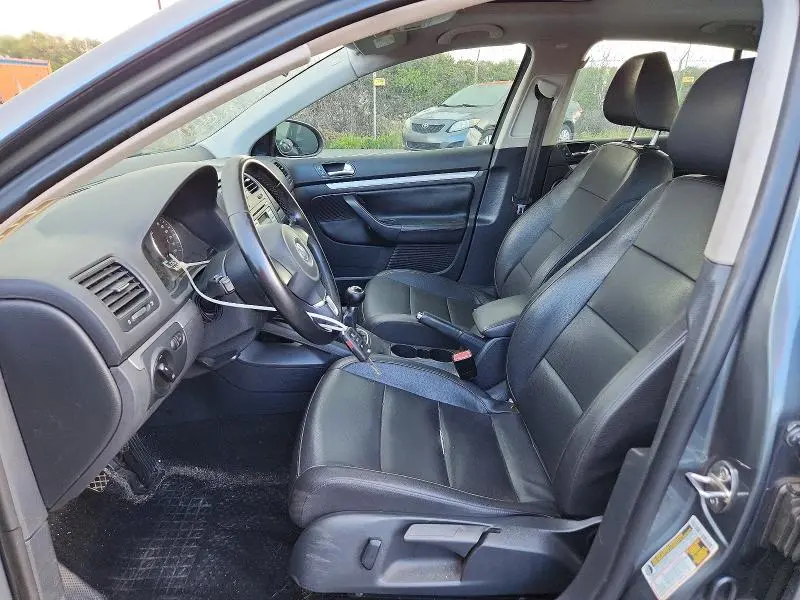2010 VOLKSWAGEN JETTA SE  
