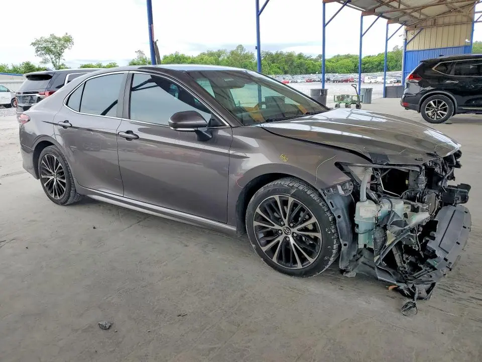 2018 TOYOTA CAMRY SE  