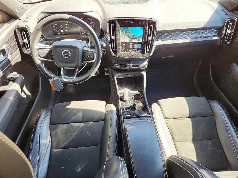 2022 VOLVO XC40 T5 R-DESIGN  