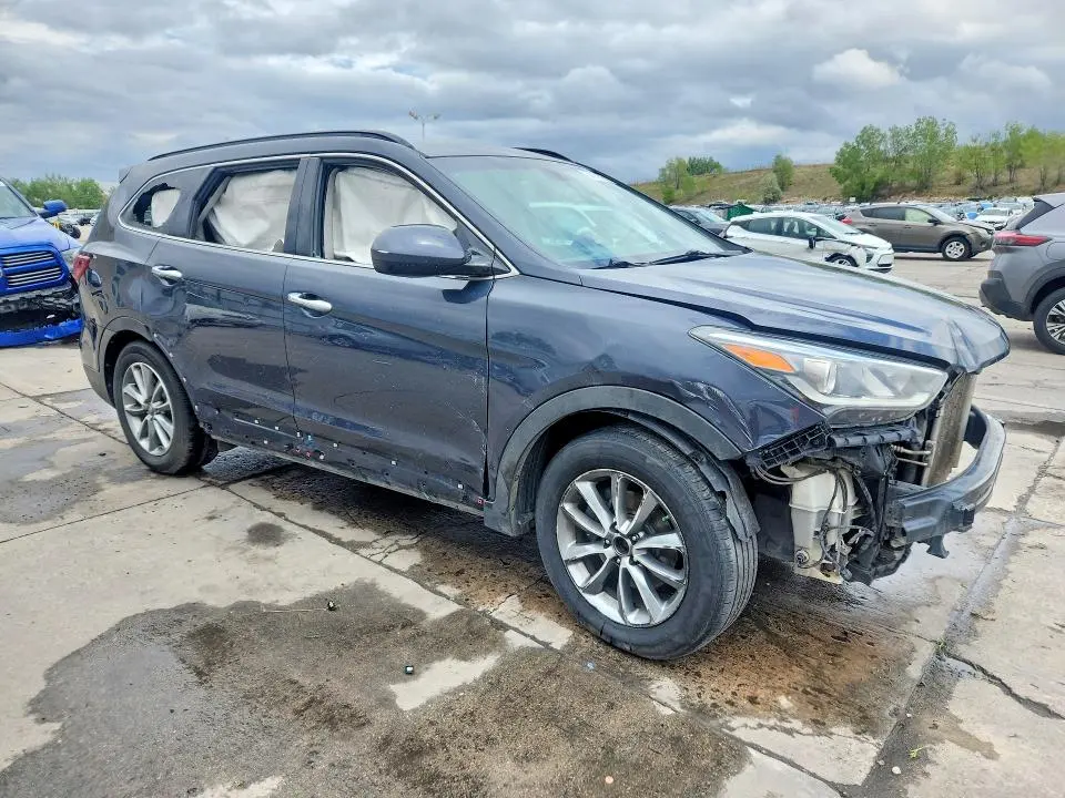 2017 HYUNDAI SANTA FE SE  