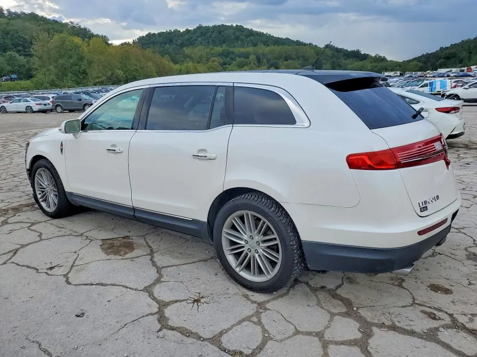 2015 LINCOLN MKT   