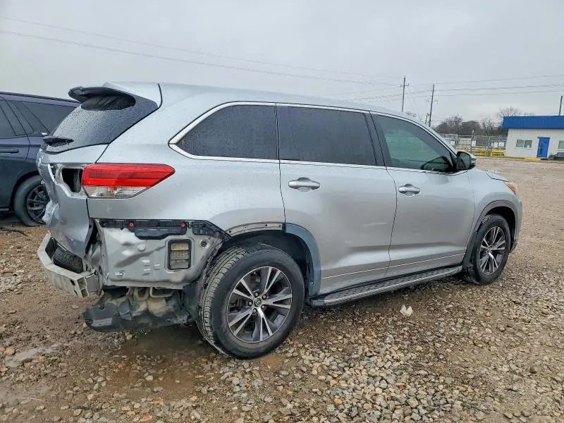 2017 TOYOTA HIGHLANDER LE  