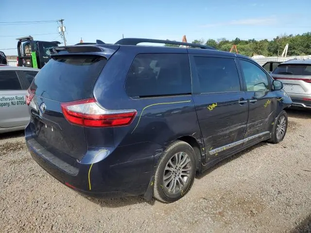 2019 TOYOTA SIENNA XLE  