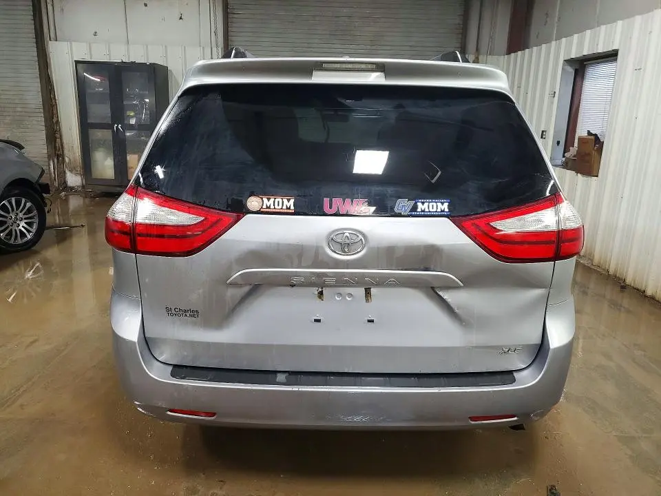 2015 TOYOTA SIENNA XLE 8-PASSENGER  