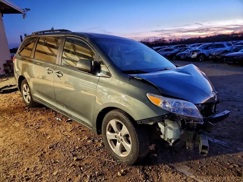 2014 TOYOTA SIENNA LE  