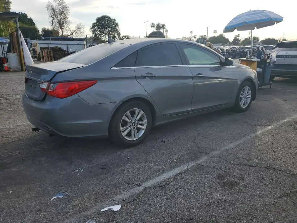 2011 HYUNDAI SONATA GLS  