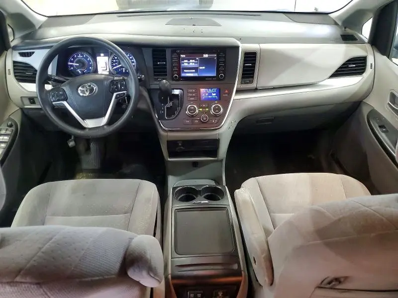 2018 TOYOTA SIENNA LE  
