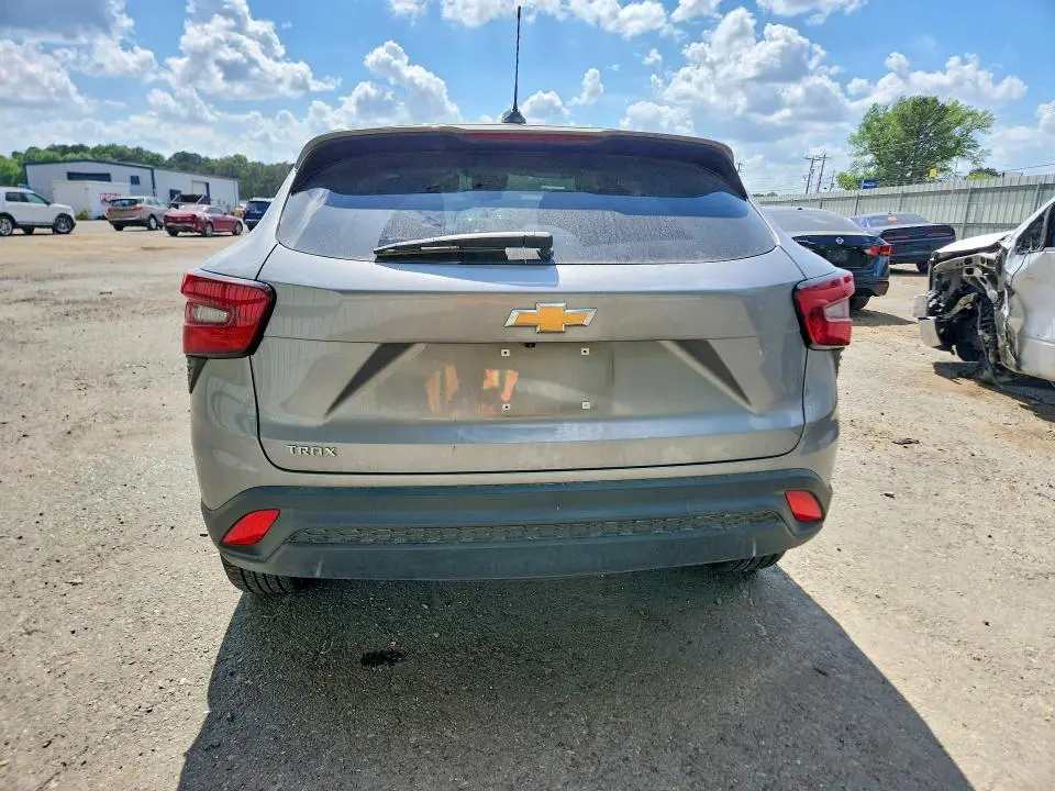 2024 CHEVROLET TRAX LS  
