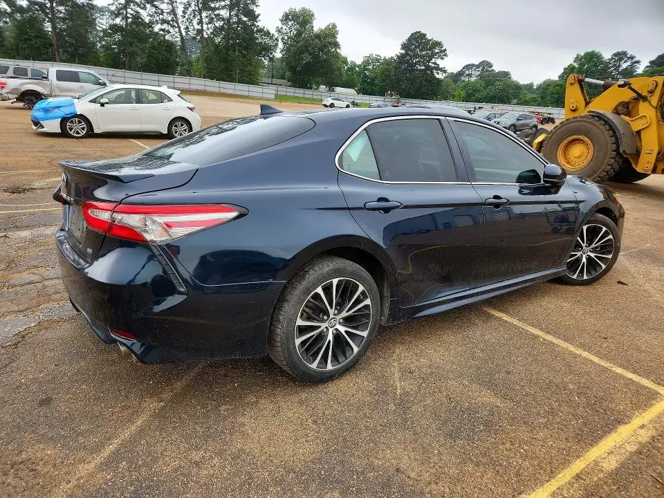 2019 TOYOTA CAMRY SE  