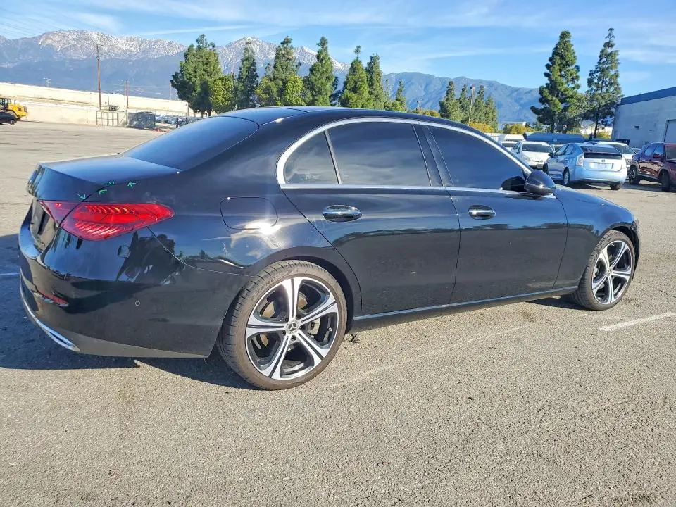 2025 MERCEDES-BENZ C 300  