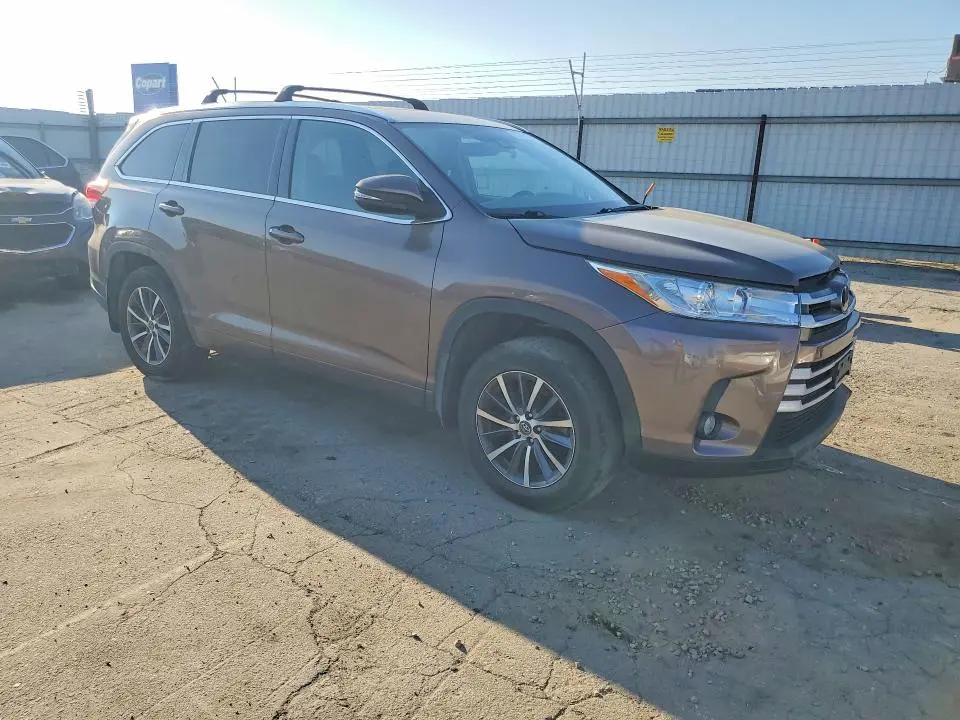 2017 TOYOTA HIGHLANDER XLE  