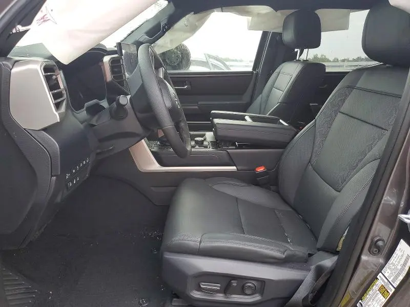 2025 TOYOTA TUNDRA SR5  