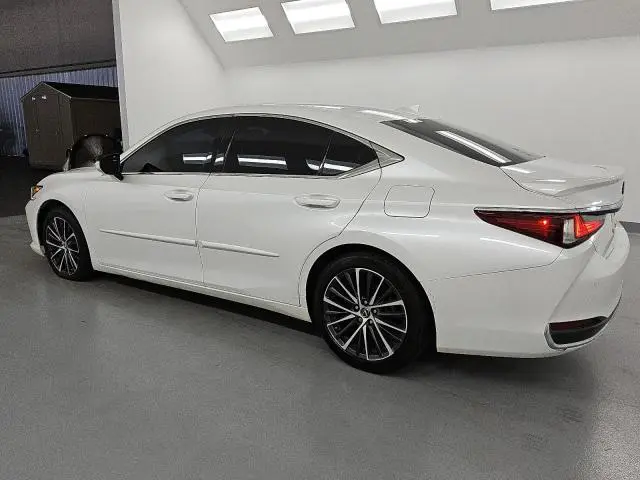 2022 LEXUS ES 300H BASE  