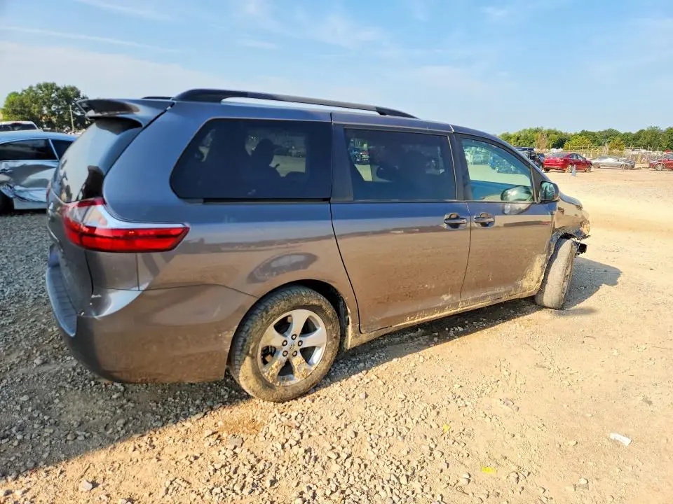 2017 TOYOTA SIENNA LE  
