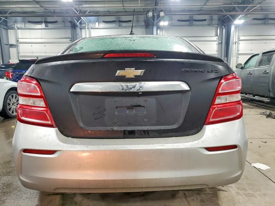 2017 CHEVROLET SONIC LT  