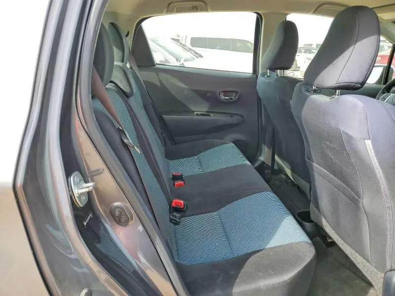 2014 TOYOTA YARIS 5-DOOR SE  