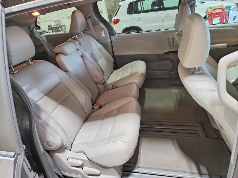 2018 TOYOTA SIENNA XLE 8-PASSENGER  