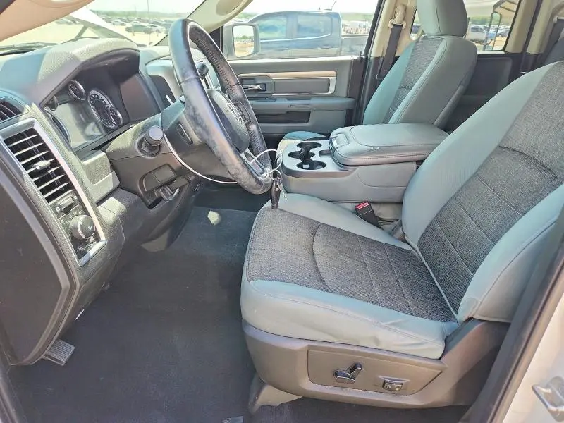 2013 RAM 1500 SLT  