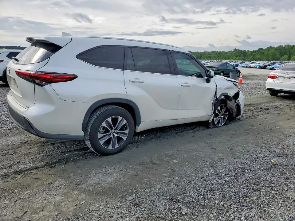 2020 TOYOTA HIGHLANDER XLE  
