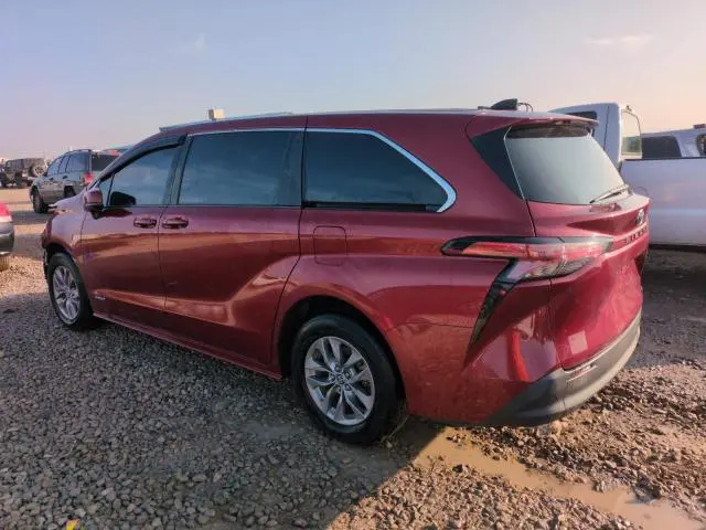 2021 TOYOTA SIENNA LE  