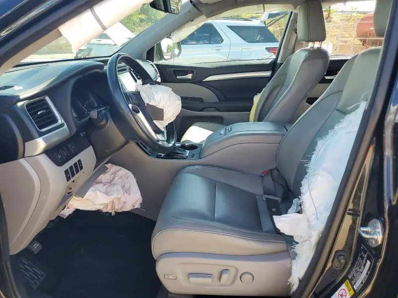2017 TOYOTA HIGHLANDER XLE  