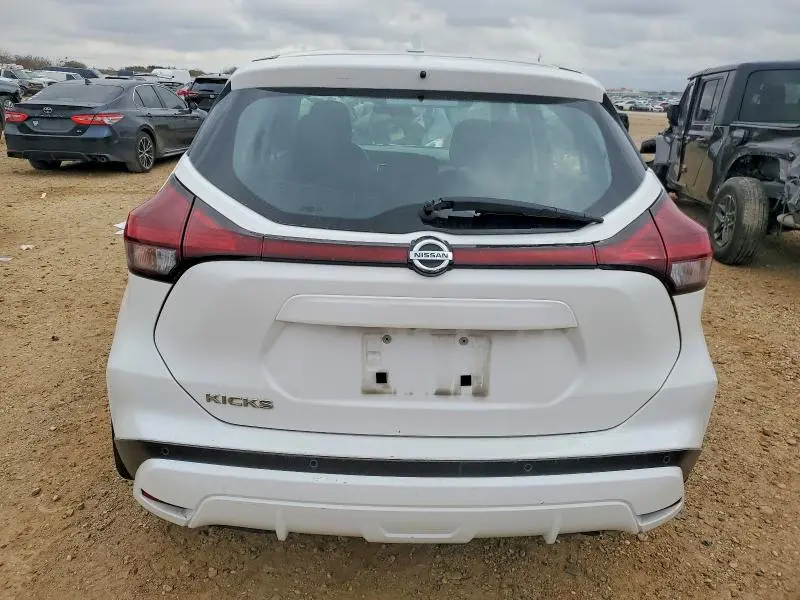 2021 NISSAN KICKS S  
