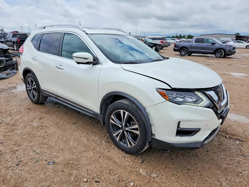 2017 NISSAN ROGUE SL  