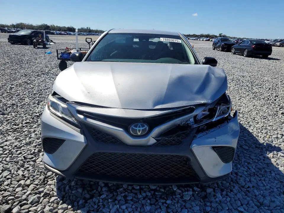 2019 TOYOTA CAMRY SE  